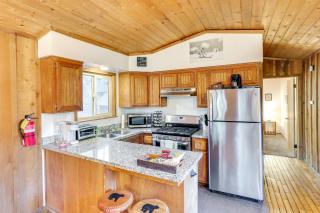 Near Skiing & Hiking: Dog-Friendly Big Bear Cabin - 8