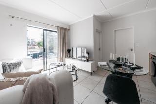 Exquisite Getaway - Luxury Apartment - Sandown - 5