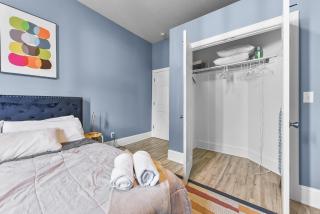 Modern Midtown 1B Apartment King Bed and Smart TVs - Omaha - 9