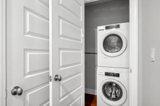 Palatial 1BR with Rooftop Pool - 3