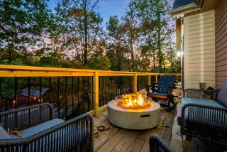 Elegant 6br Retreat Hot Tub Pool Table Firepit - McGaheysville - 3