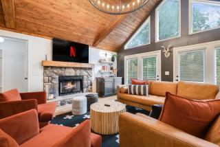 Elegant 6br Retreat Hot Tub Pool Table Firepit - McGaheysville - 9