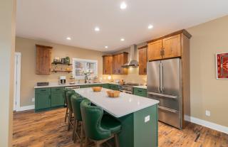 Luxe Lodge Designer Decorated Hot Tub Slope Views - McGaheysville - 4