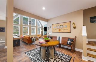 Luxe Lodge Designer Decorated Hot Tub Slope Views - McGaheysville - 1