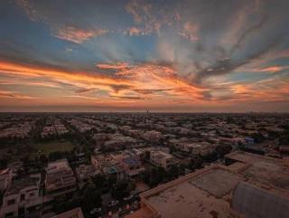 Self Check-in Smart Home 1 BHK Apt With Terrace in DHA 5 - Lahore - 3