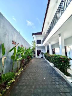 Dude Surf House Uluwatu - Uluwatu - 4