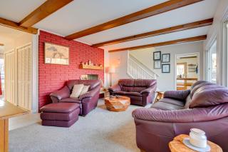 Lakefront Hartland Cottage with Patio and Fire Pits! - Hartland - 7