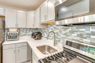 5 Mi to Downtown Baltimore Quiet Home with Porch - 2