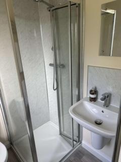 Newark area - modern 3 bedroom semi with free off road parking for 2 vehicles - Balderton - 1