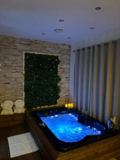Chambre romantique avec Jacuzzi privée - Messy - 0