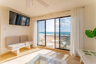 Beachfront Villa in Cancun Hotel Zone - 4