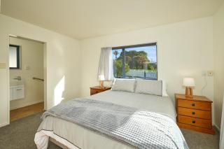 Handy Location, Ocean & Mountain Views, Spacious Yard - KK46451 - 9