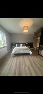 Listowel Townhouse - Room only - 0