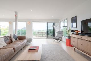 Stunning Poolside Residence - Auckland - 5