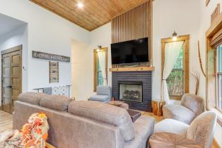 Ellijay Resort Home with Hot Tub and Fire Pit! - Ellijay - 7