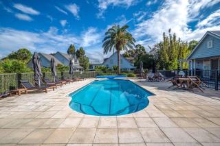 Beach Cottage Russell - Pool, Spa, Location - 1