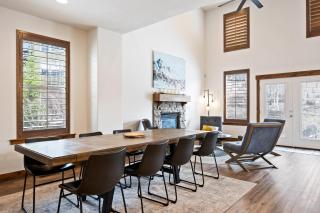 Luxurious Stay, 8min Drive to Deer Valley, Private Hot Tub, Parking for 3 Cars, Sleeps 18! - Kamas - 1