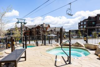 Luxury Residence, Ski-in Ski-out, Cozy Interiors, Private Patio, Shared Pool, Close Fine Dining - Park City - 6