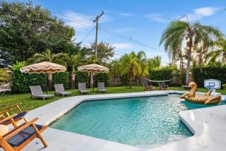 Centrally Located 4BD Oasis with Pool & Movie Patio - 2