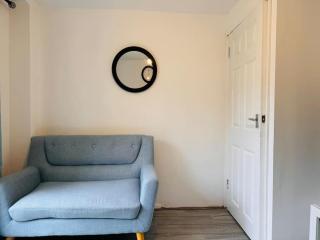 Bella Homes-Spacious 4 bedroom Modern Town house Romford - Romford - 1