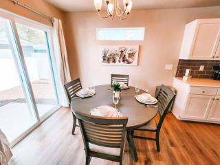 3 Min to Airport Gates Pet Friendly Townhouse - 9