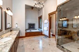 KBM Resorts Elegant Deer Valley Private Home Breathtaking views Elevator Gourmet Kitchen Hot Tub Gym PSD-2071 - 9