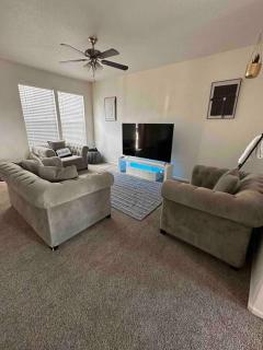 City Gem - 8 mins to Airport & downtown with Free parking - 7