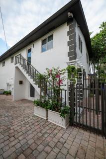 D' Mauchi Waterfront House - 2