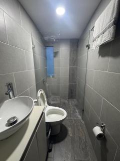 Amplio apartamento en la 70 Estadio Laureles para grupos familiares o amigos - Medellín - 1