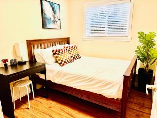Cozy 2 beds Spacious rooms,Close to transit - 1