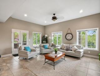 Summer Getaway with Pool and Nearby Attractions - Cobourg - 7