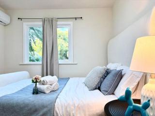 Jies choice- Modern Luxe in Altadena - 5