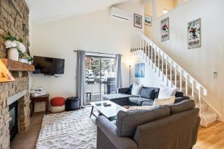 Walk to Lift, Sleeps 6, Shared Hot Tub, Cozy Interiors, Gourmet Dining, Fireplace and Patio - Park City - 0