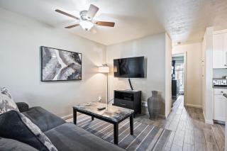 Newly Renovated Unit, Contemporary Interiors, Minutes from Fine Dining and Wold Class Skiing! - Park City - 8