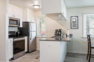 Newly Renovated Unit, Contemporary Interiors, Minutes from Fine Dining and Wold Class Skiing! - Park City - 5