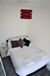 Victoria 4 bedroom Serviced House Short Lets - Near Northampton Gen Hosp & Town Centre - Northampton - 2