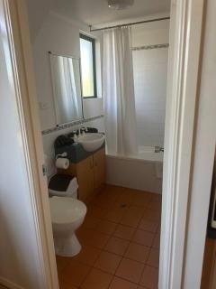 2 Bedroom Family or Corporate Stay self-contained Apartment in Cairns - Cairns North - 2