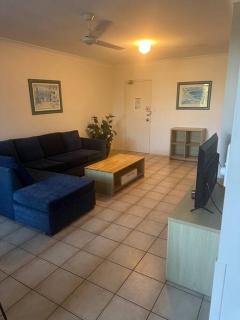 2 Bedroom Family or Corporate Stay self-contained Apartment in Cairns - Cairns North - 3