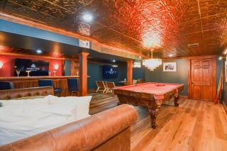 Speakeasy Bar Hot Tub PetsOK Close2Mayflower - 8