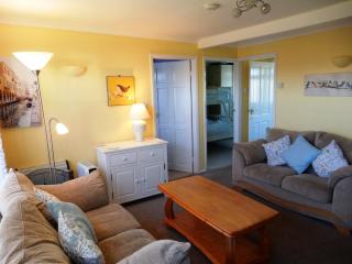 Sheena's Dartmouth Chalets - 9