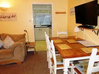 Sheena's Dartmouth Chalets - 1