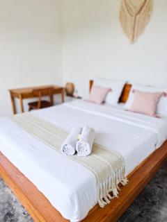 Turtle House Surf & Stay - Airsatang - 8