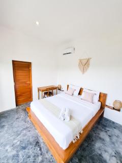 Turtle House Surf & Stay - Airsatang - 0