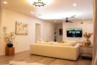 Spacious beautifully furnished 5 bedrooms 3 full bath House with Ping Pong and Pool table and 85 in tv in game room - San Diego - 5