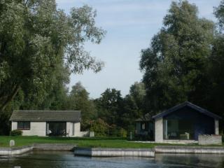 Bungalow on a private island in the Loosdrechtse Plassen - Nieuw-Loosdrecht - 0