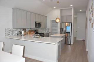 Bright and Cozy 3BR- Great Location for Exploring - Houston - 1