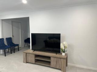 Comfort, cosy affordable and new relaxing house-3 Bedrooms - 3 queen beds -Excellent place that suitable for everyone - West Hoxton - 3