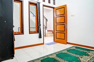 SPOT ON 93385 Penginapan Hj Lilis 2 Syariah - Sukabumi - 2