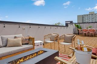The Hadden House - Rooftop Lounge with Firepit - 9