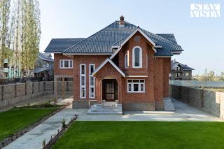 StayVista at Shehjar with Mountain View, Garden - Tangmarg - 8
